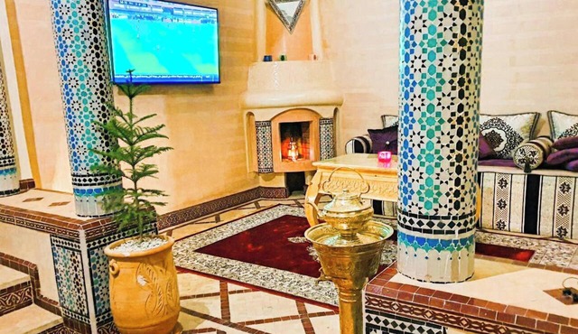 Authentic Family Riad with a pool and views of the Atlas Mountains, near the Medina.