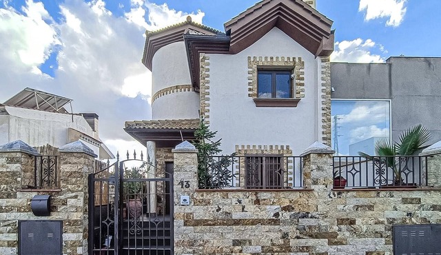 Awesome home in Jun with WiFi in Jun