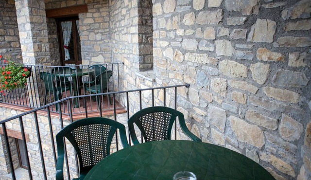 Balcón de Roda - PLAZA SUR spacious apartments, well equipped, free Wi-Fi in Roda de Isábena