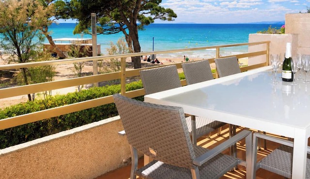 Beachfront Apartment · AirCon · Parking · Pool · UHC PLAYAMERO 233 in Salou