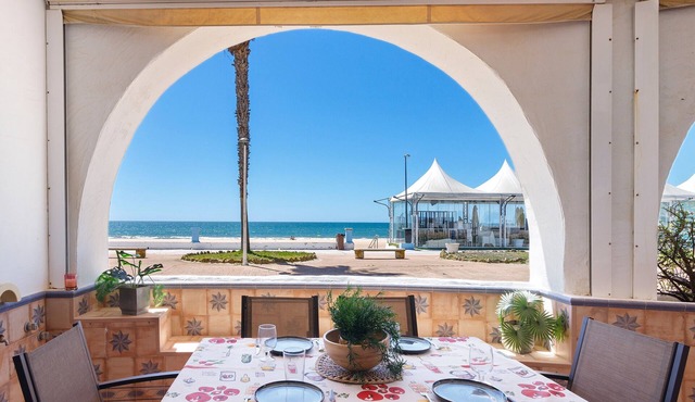 Beachfront House in Matalascañas with Sea Views in Matalascañas