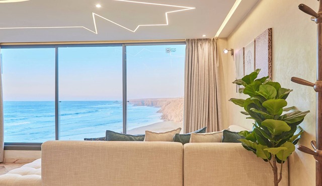 Beachfront Paradise: Charming 1BR + Ocean Views