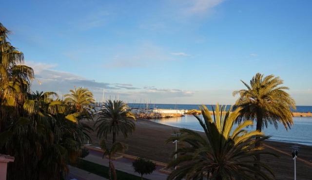 Beachfront vila in Valencia