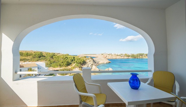 Beautiful Apartment with Wi-Fi, Pool, Terrace and Sea View in Arenal d'en Castell