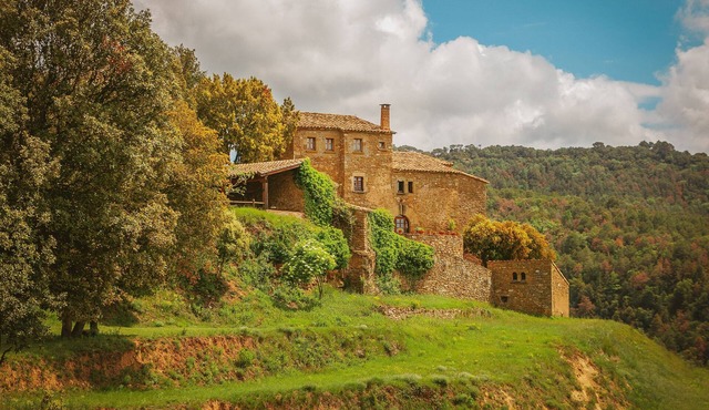 Beautiful renovated farmhouse very close to Barcelona in Granera
