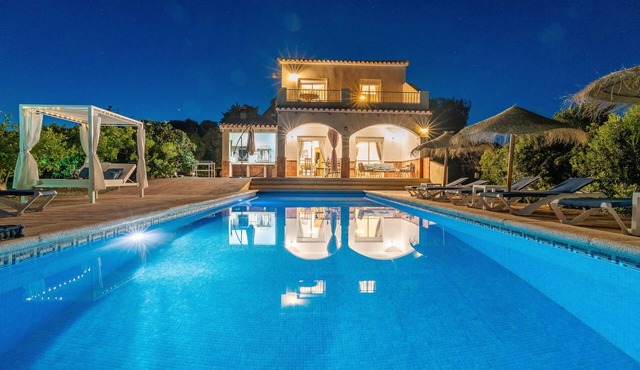 Beautiful Villa Botin, 9 Pers, Heated pool, Wifi, BBQ,Petfriendly, magnific view in Comares