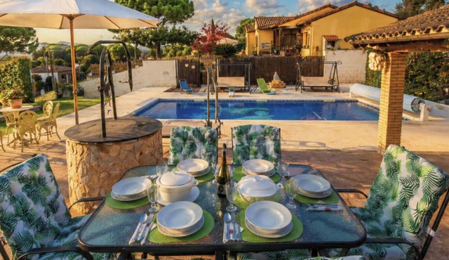 Beautiful villa just 25 km from the beach of Lloret de Mar in Sils