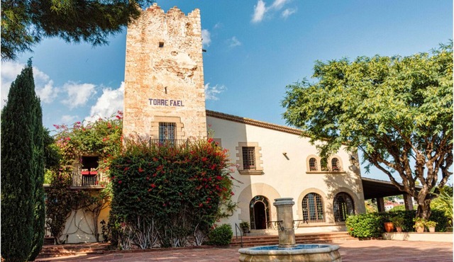 Beautifully renovated historic tower for a luxurious stay in Castelldefels