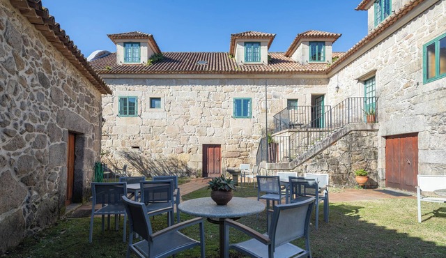 Bed and Breakfast "Casa Rectoral Doble 3" with Mountain View, Shared Pool & Wi-Fi in Tui