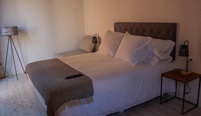 Bed and Breakfast 'Habitació' with Shared Terrace, Wi-Fi and Air Conditioning in Balaguer