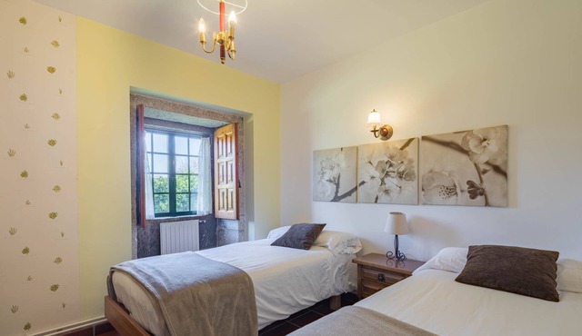 Bed and Breakfast 'Habitación Doble 2' with Mountain View, Shared Pool and Wi-Fi in Tui