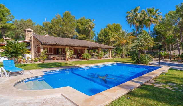 BON PAS Finca for 6 only 250 meters from the beach in Alcúdia