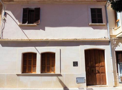 Born 23 - House with Pool in the centre of Lluchmayor. free wifi in Llucmajor