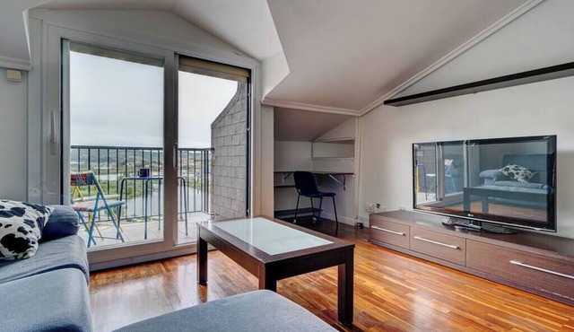 Bright penthouse with terrace, Irún | Parking | 4Pax, IR Property Management in Irun