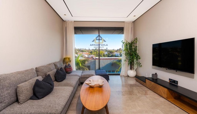 Bright Spacious Suite- By Appart'Ayla