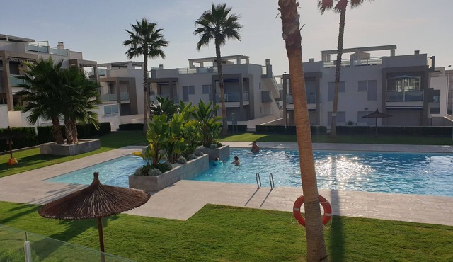 Bungalow in Torrevieja Punta Prima. WIFI and pool. Close to beach and golf in Torrevieja