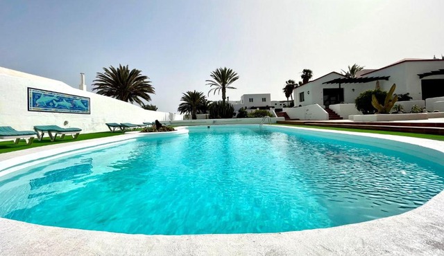 Bungalow para nudistas, con Wifi y estupenda vista la Piscina, a pocos metros de la playa in Charco del Palo
