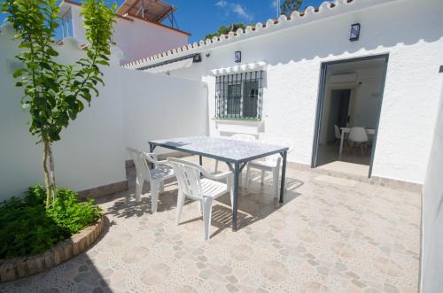 Bungalow Troyano - Paradise Retreat by the Beach in Estepona