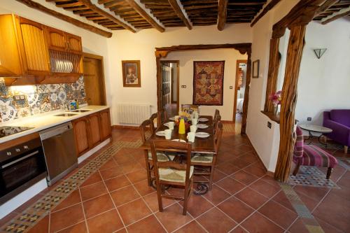 Casa Carole - 3 Bedroom Luxury Apartment in Bubión