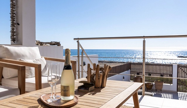 Casa Leon - Beachfront Townhouse in Estepona