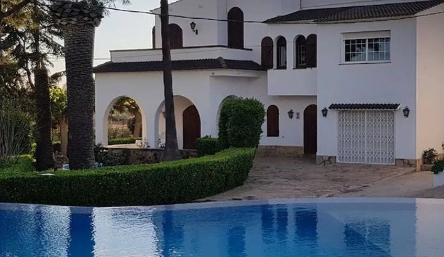 Casa Marisa, Villa CON Piscina Delante DEL MAR in Les cases de Alcanar