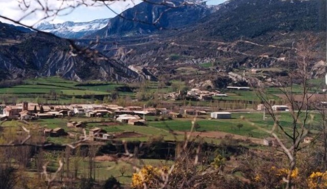 Casa Pabán apartments for 6 people, with beautiful views of the river and mountains in Morillo de Liena