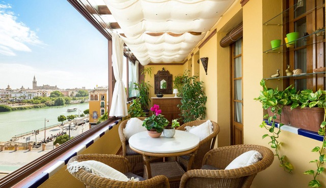 Casa Trianamirador. River and Cathedral views in Sevilla