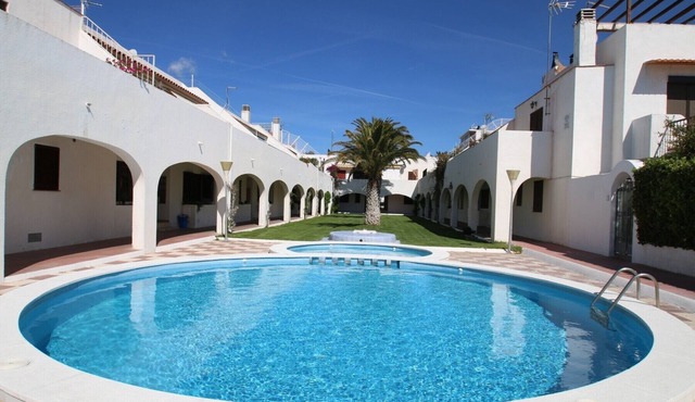 Casas Blancas 27, Parque Mont-roig in Miami Playa