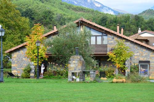 Casas la Ribera Ordesa in Escalona