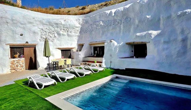 Cascamorras Cave House "Capricho andaluz". in Baza