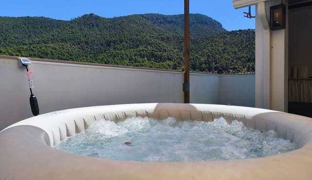 Chalet 'Alojamiento Rural El Lentisco' with Mountain Views, Wi-Fi & Air Conditioning in Benatae