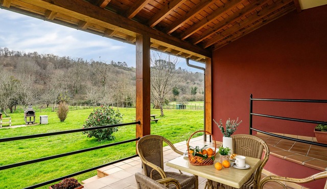 Chalet 'Les Cuartes 3' with Mountain Views, Private Terrace and Private Garden in Cangas De Onis
