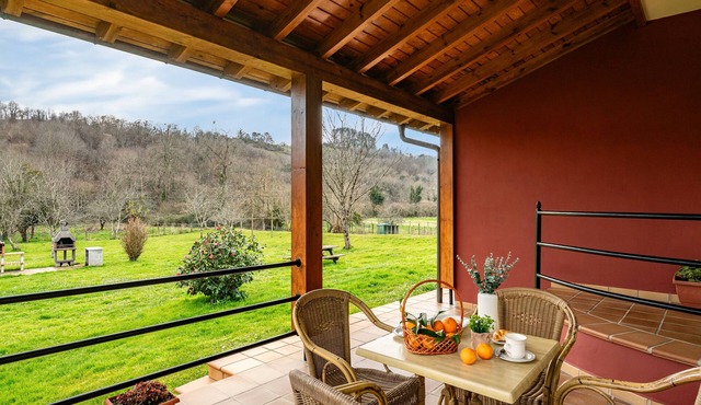 Chalet 'Les Cuartes 2' with Mountain Views, Private Terrace and Private Garden in Cangas De Onis
