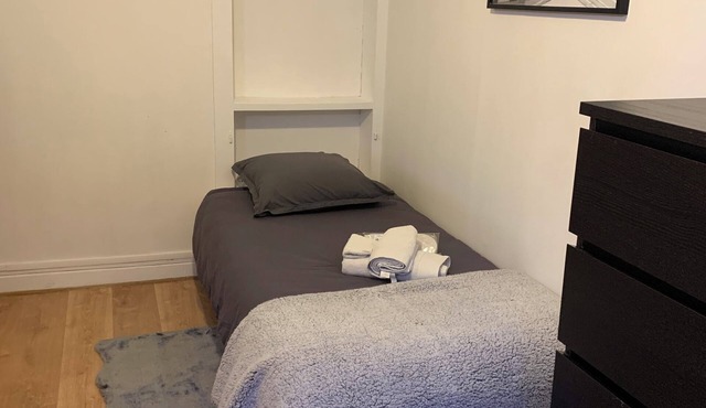 Chambre au RDC Dans Hôtel Meublé in Saint-Cloud