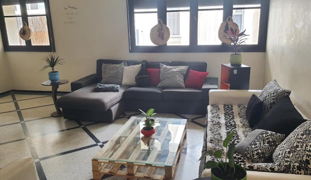 Chambre mignonne avec petite terrasse