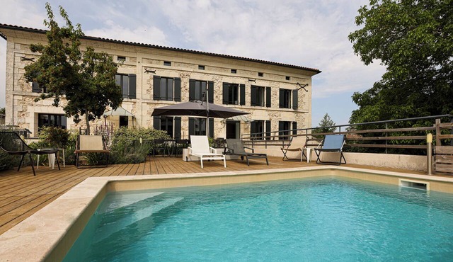 Charente-style farmhouse - Up to 15 guests - 10 beds - 5 bathrooms - On the riverbank in Saint-Aigulin