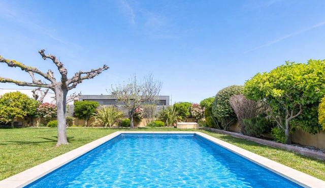 Charming 3BR House with Private Pool, BBQ, and Wifi in Tranquil Costa Brava in L'Armentera
