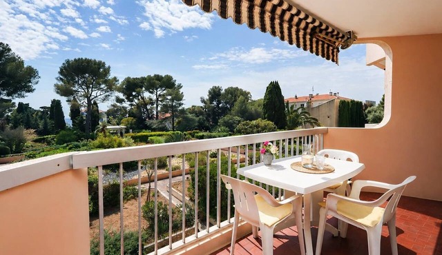 Charming accommodation 3 * by the sea with sea view. Private park, elevatoring in Saint-Raphaël