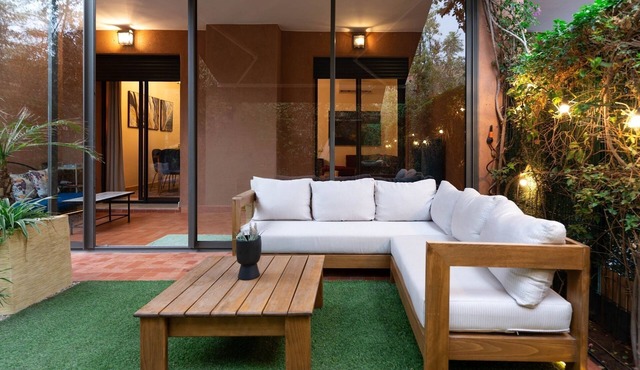 Charming chalet in the heart of a residence with golf course and cable ski.