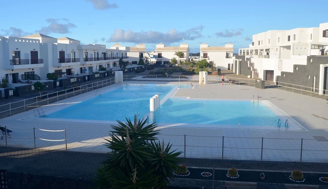 Charming duplex apartment in a luxury complex. at. pool repair 01/2023 in Costa Teguise
