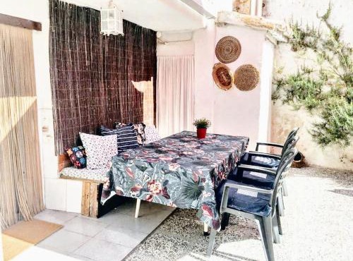 Charming House in El Poyo del Cid with Garden and Terrace in El Poyo