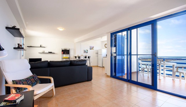 Charming Seafront Apartment with Balcony and Wi-Fi in Orzola