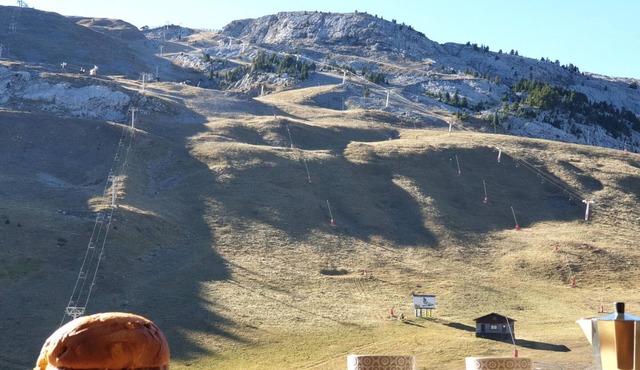 Charming ski-in apartment with private garage in Aisa-Candanchú