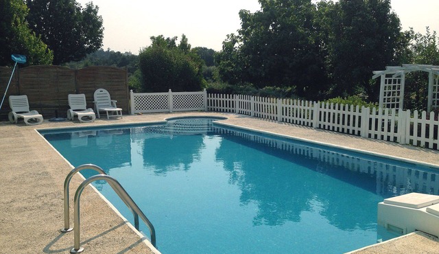 Comfortable Villa with large Pool, huge Garden (golf) and short trip to beaches* in Teo