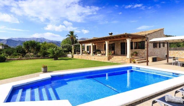 Cosy Retreat with Spacious Outdoor Space in Pollença
