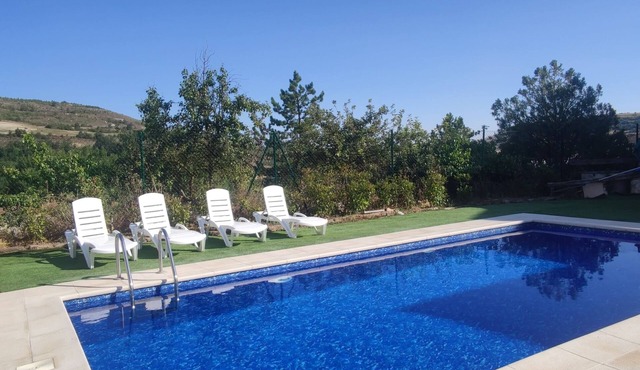Cottage for 16 people in Valle de Santibáñez