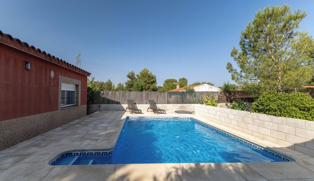 Country House 'Casa Fina' with Private Pool, Shared Terrace and Wi-Fi in Fuentidueña De Tajo