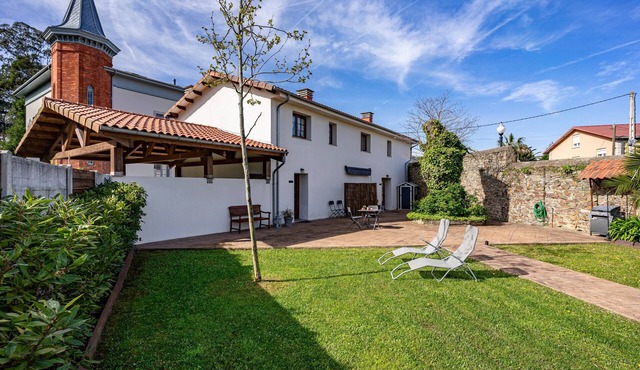 Country House 'Apartamento Victoria' with Shared Terrace, Private Garden and Wi-Fi in MUROS DE NALON