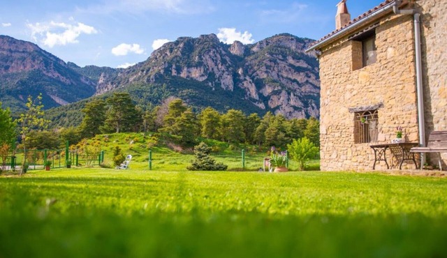 Country House 'Can Caubet Ll' with Mountain View, Shared Pool and Wi-Fi in Capolat