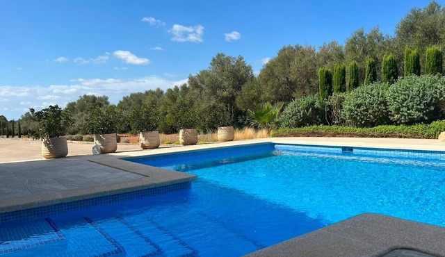 Country house 'Casa Avrelia' with mountain views, Wi-Fi, and air conditioning in Algaida